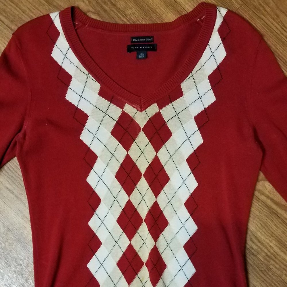 Tommy Hilfiger sweater size XS ( fits like a small )